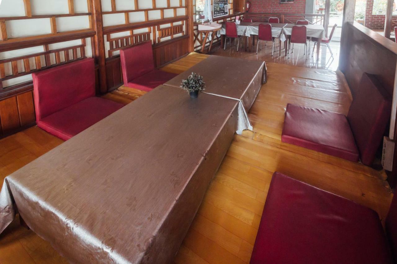 Vaccinated Staff - Oyo 1300 Crecia Guest House Hatu Exterior photo
