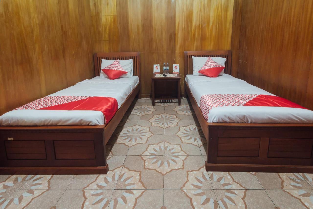 Vaccinated Staff - Oyo 1300 Crecia Guest House Hatu Exterior photo