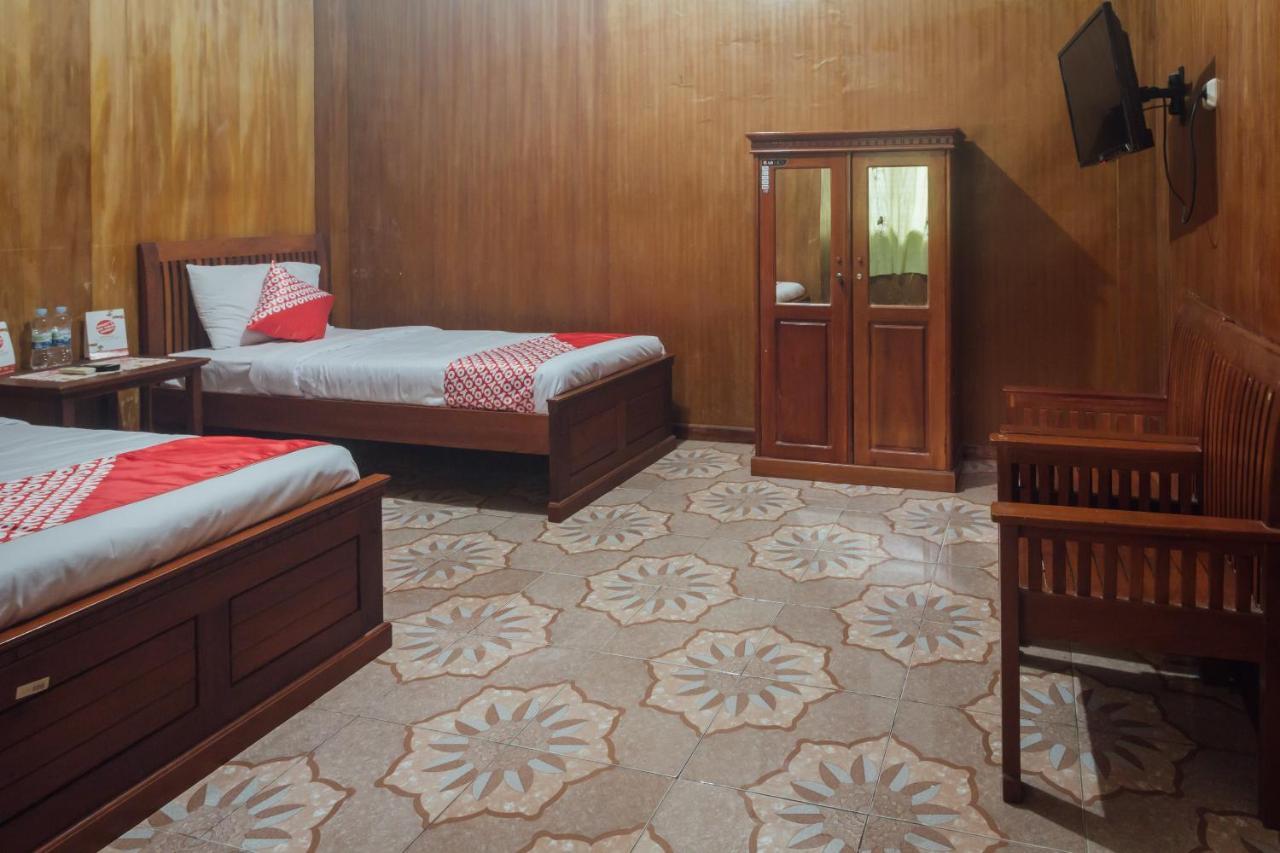 Vaccinated Staff - Oyo 1300 Crecia Guest House Hatu Exterior photo