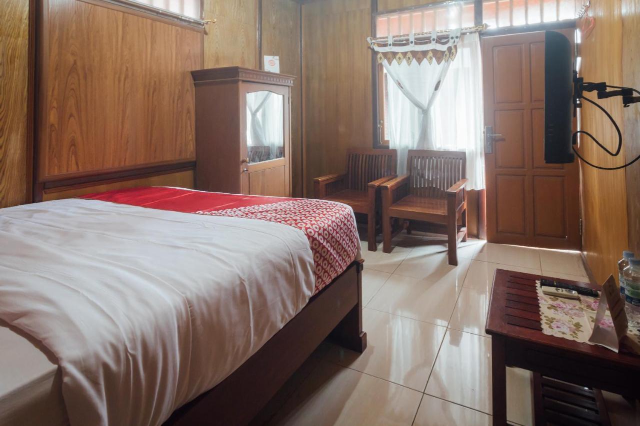 Vaccinated Staff - Oyo 1300 Crecia Guest House Hatu Exterior photo